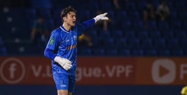 Ảnh bài viết  Việt Thắng nói gì khi Văn Lâm bị HLV Kim Sang-sik ngó lơ?