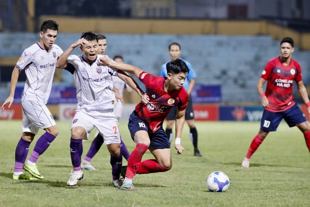 Ảnh bài viết Vòng 3 V.League: Đình Bắc sắp thành ngôi sao lớn; Pha phản lưới khó tin