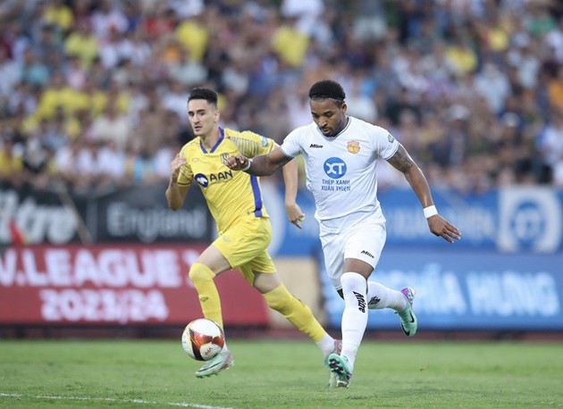 Ảnh bài viết SLNA cản bước Nam Định, đẩy HAGL xuống áp chót BXH; Bình Dương bại trận trong ngày Tiến Linh mờ nhạt