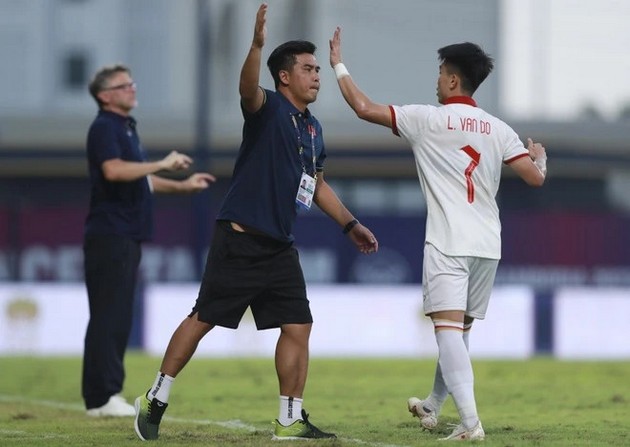 Ảnh bài viết Điểm tin bóng đá Việt Nam 19/07: Phó tướng HLV Troussier tái xuất; Xuân Trường thoả đam mê trong cơ ngơi tiền tỷ