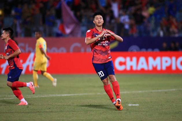 Ảnh bài viết 4 điều rút ra từ chiến thắng của CAHN trước Buriram Utd: Nhà vua Thai League phơi áo; Văn Đức nhắc HLV Kim Sang-sik