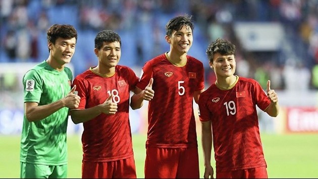 Ảnh bài viết Điểm tin bóng đá Việt Nam 24/08: FIFA gọi tên Quang Hải, Văn Hậu; Cựu 'Vua phá lưới' V.League có thể bị khởi tố