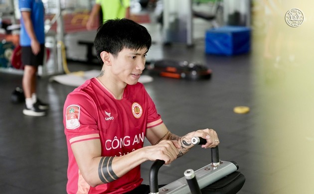 Ảnh bài viết Văn Hậu quyết đấu Jason Quang Vinh