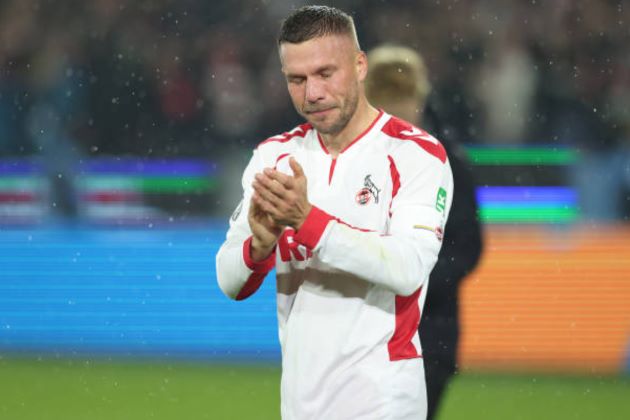 Ảnh bài viết Lukas Podolski rơi nước mắt trong trận đấu cuối cùng