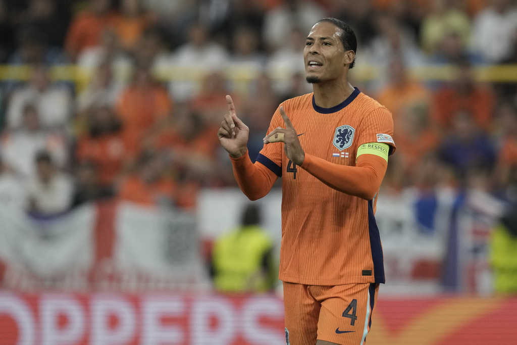 Ảnh bài viết “Đã rõ, Van Dijk đang nghĩ về việc rời Liverpool”