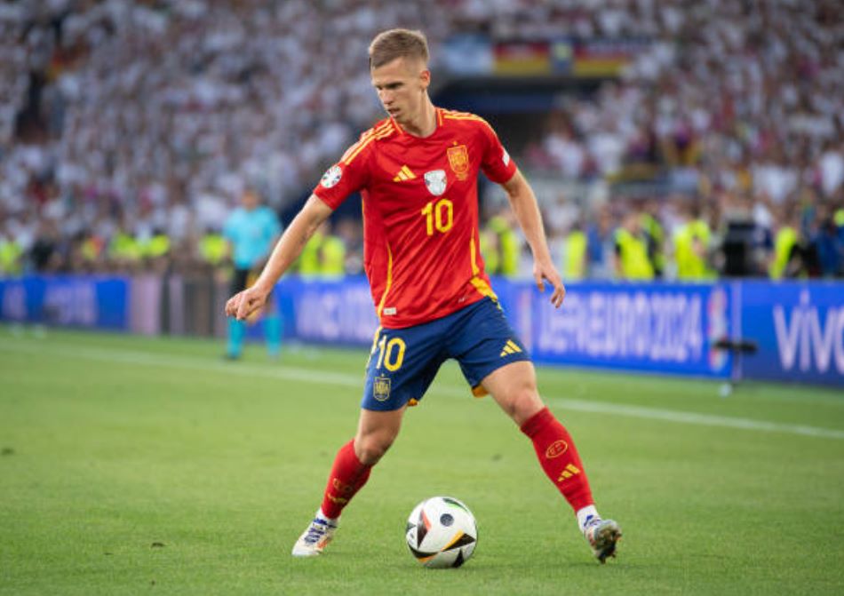 Ảnh bài viết Tâm điểm Barcelona ngày 1/8: Olmo gật đầu với Barca; Roque đến Italia chơi bóng? 