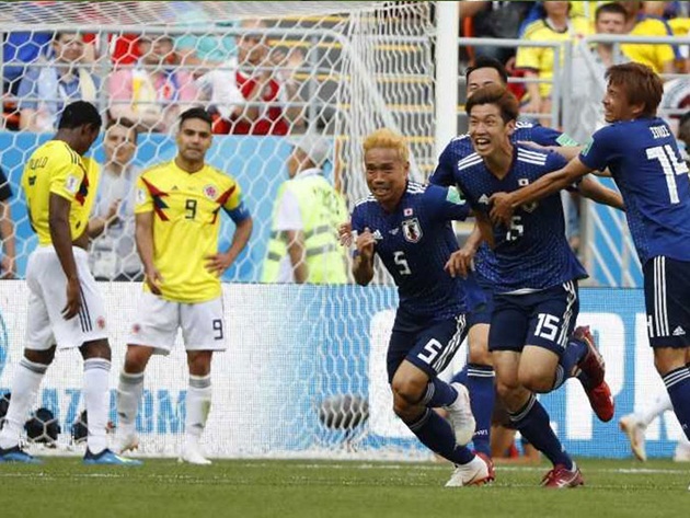 Colombia thất bại bẽ mặt trước Nhật Bản trong ngày ra quân.