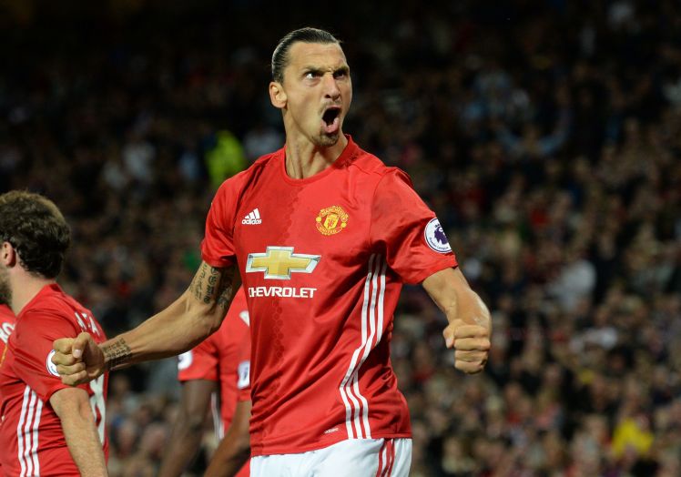 Đến Man Utd khi đã 35 tuổi, Ibrahimovich vẫn tỏa sáng rực rỡ.