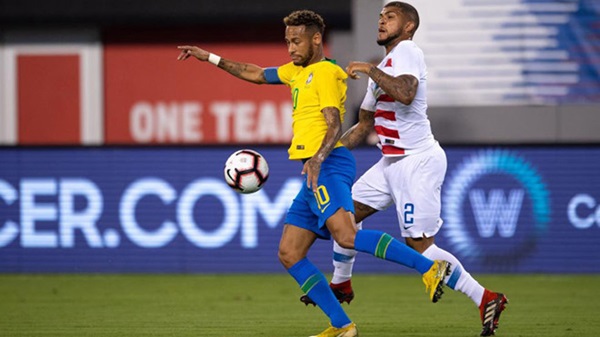 Yedlin thường xuyên đối đầu với Neymar bên hành lang cánh phải của đội tuyển Mỹ. Ảnh: Getty Images.