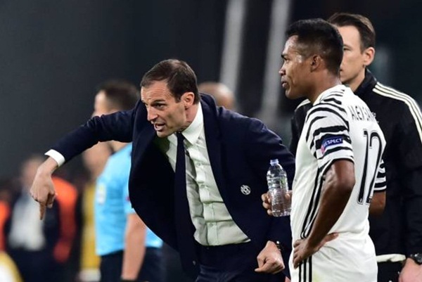 Hậu vệ người Brazil vẫn chưa hoàn toàn chiếm được niềm tin của HLV Allegri.