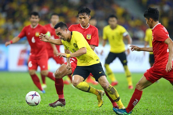 Malaysia gặp vấn đề lớn trong những tình huống quyết định. Ảnh: AFF Cup.
