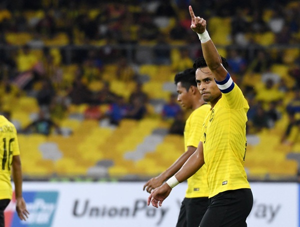 Kinh nghiệm của đội trưởng Adha là thứ vũ khí rất nguy hiểm của Malaysia. Ảnh; AFF Cup.