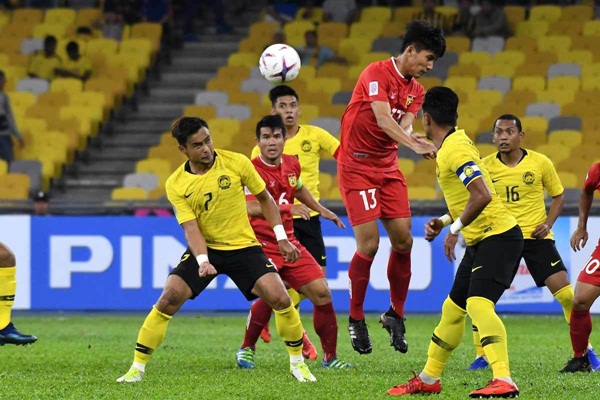Aidil Zafuan (7) là bức tường mạnh mẽ của Malaysia.