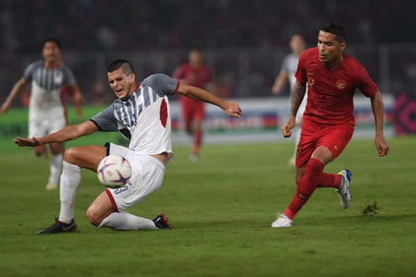 Beto Goncalves (Indonesia): Không còn Boaz Solossa, tại AFF Cup 2018 lão tướng Beto Goncalves là người nhận trách nhiệm lĩnh xướng hàng công đội tuyển Indonesia. Tuy nhiên, sau 4 trận đấu, những gì người ta nhớ nhất về tiền đạo này chỉ là một bàn thắng vào lưới đối thủ yếu Timor Leste cùng những màn trình diễn thiếu năng lượng. Ở tuổi 38, rõ ràng Beto không còn đủ khả năng cáng đáng vai trò quan trọng như hiện nay tại đội tuyển Indonesia.