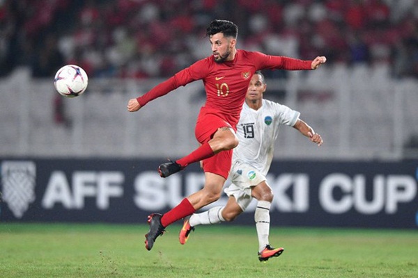 Stefano Lilipaly (Indonesia): Tại AFF Cup 2018, trọng trách ghi bàn của đội tuyển Indonesia được đặt lên vai bộ đôi Beto Goncalves - Stefano Lilipaly. Thế nhưng, trải qua 4 trận đấu, giống như người đồng đội, những gì Lilipaly để lại cũng chỉ là một bàn thắng cùng những màn trình diễn bạc nhược. Tại giải đấu lần này, đội tuyển Indonesia sở hữu hàng công chỉ mạnh hơn 3 đội bóng là Lào, Campuchia và Timor Leste với 5 lần chọc thủng lưới đối phương. Và bộ đôi tiền đạo nhập tịch kể trên chắc chắn sẽ là những người phải chịu trách nhiệm cao nhất trong thành tích nghèo nàn này của đội bóng.