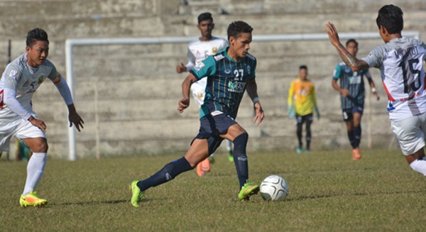 Aee Soe (Myanmar): Thi đấu ấn tượng và là hạt nhân không thể thiếu trong lối chơi của Yangon United, không bất ngờ khi tiền đạo 21 tuổi được HLV Antoine Hey triệu tập vào đội hình đội tuyển Myanmar tham dự AFF Cup 2018. Tuy vậy, anh lại không thể tiếp nối phong độ ấn tượng như trong màu áo CLB tại giải đấu lần này. Sau 4 trận đấu, tiền đạo này thi đấu vẻn vẹn 42 phút và không để lại bất kỳ dấu ấn đáng kể nào. Anh thậm chí còn không tung ra nổi một cú sút nào về phía khung thành của đối phương.