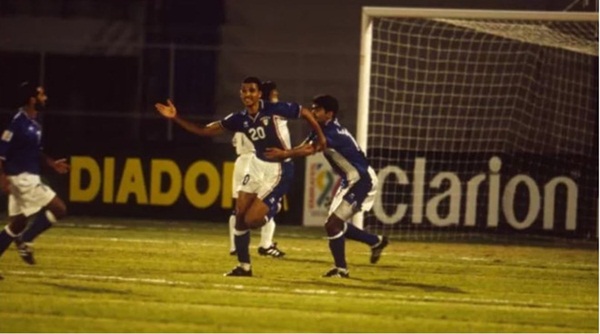 Jassem Al-Houwaidi (Kuwait, 8 bàn): Trong số 8 bàn thắng của tiền đạo Al-Houwaidi tại Asian Cup, có đến 6 lần anh điền tên mình vào bảng tỷ số ở giải đấu năm 1996. Đáng tiếc cho cá nhân Houwaidi khi phong độ xuất sắc của anh chỉ giúp đội tuyển Kuwait giành vị trí thứ 4 chung cuộc. Hai bàn thắng còn lại của Houwaidi được ghi ở kỳ Asian Cup 2000. Giải đấu năm đó, tuyển Kuwait dừng bước từ vòng tứ kết vì thua Saudi Arabia 2-3.