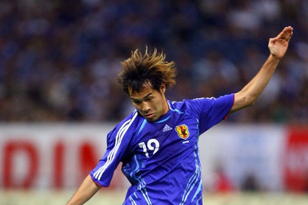 Naohiro Takahara (Nhật Bản, 9 bàn): Màn trình diễn tuyệt vời nhất của Takahara tại sân chơi số 1 châu lục nằm ở Asian Cup 2000 khi anh ghi 5 bàn thắng. Nhờ phong độ xuất sắc của Takahara, đội bóng xứ mặt trời mọc thẳng tiến đến trận chung kết và hạ gục Saudi Arabia 1-0 để lên ngôi vô địch.