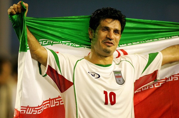 Ali Daei (Iran, 14 bàn): Ali Daei luôn là niềm tự hào lớn của bóng đá Iran khi ghi đến 109 bàn cho đội tuyển sau 149 trận ra sân. Tại giải đấu số 1 châu Á, Daei góp mặt ở các kỳ Asian Cup 1996, 2000 và 2004, ghi 14 bàn. Riêng ở kỳ Asian Cup 1996, Daei có đến 8 lần tìm được mảnh lưới đối phương.