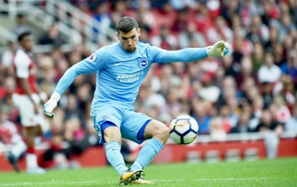 Mathew Ryan (Australia): Thủ môn đội tuyển Australia đang chơi cho CLB Brighton tại Premier League, anh cũng là nhà vô địch Asian Cup 2015. Trước đó, Mathew Ryan từng có thời gian thi đấu tại Club Brugge và Valencia sau khi chuyển sang giải đấu cao nhất tại xứ sương mù.