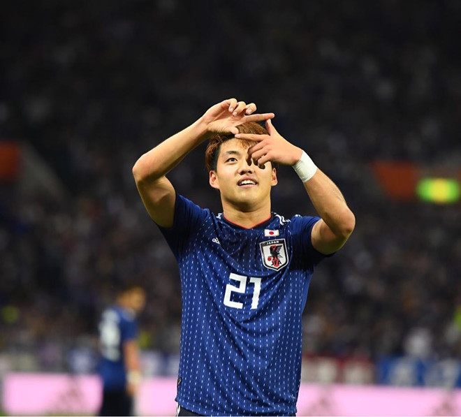 Ritsu Doan sinh năm 1998 tại Hyogo, Nhật Bản. 9X lớn lên cùng những trận bóng mỗi chiều cùng 2 người anh trai. Khi tập luyện cùng đội bóng trường trung học, Ritsu được HLV tặng cuốn DVD về Diego Maradona và bị mê hoặc bởi bộ kỹ năng của huyền thoại người Argentina. Ước mơ được chơi bóng chuyên nghiệp của anh được truyền cảm hứng mạnh mẽ từ đó.