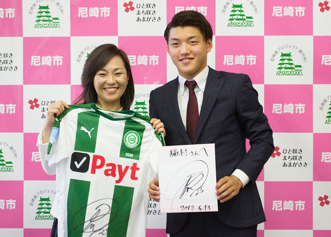 Được CLB Groningen của Hà Lan để mắt đến, Ritsu Doan đầu quân cho đội bóng chủ sân Euroborg vào mùa hè năm 2017 và trở thành trụ cột từ đó đến nay. Với sự tiến bộ lớn những năm gần đây, nam tiền vệ góp mặt từ các lứa U16, U19, U20 và hiện đóng vai trò "nhạc trưởng" trong hành trình của "Samurai xanh" tại Asian Cup 2019.