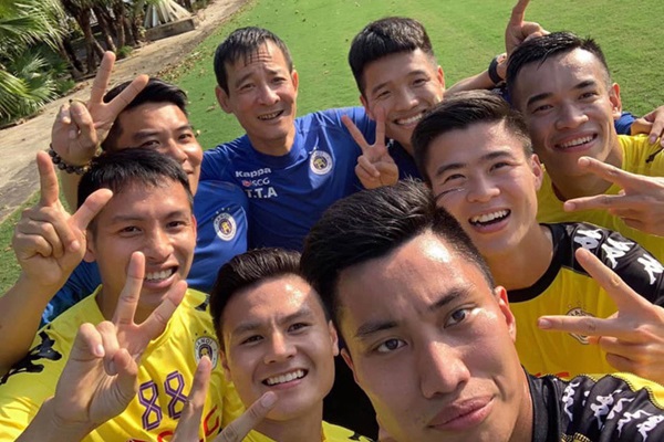 Ảnh bài viết V-League xông đất đầu năm: Quang Hải, Duy Mạnh tập sớm nhất