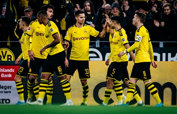 Cuộc đua vô địch đang nóng dần khi Dortmund trở lại.