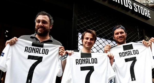 Ronaldo mang lợi ích thương mại lớn về cho Juventus, và hệ thống thuế tại Italy nuông chiều CR7 với khoản phí chỉ 100.000 euro/năm. Ảnh: Getty.