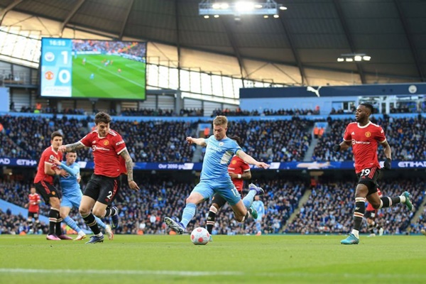 Ảnh bài viết Đẳng cấp giữa Fernandes với De Bruyne khác biệt như đêm với ngày