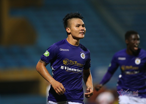 Ảnh bài viết Vòng 4 V-League: Trọng tài tưởng tượng 11m, Quang Hải ồn ào