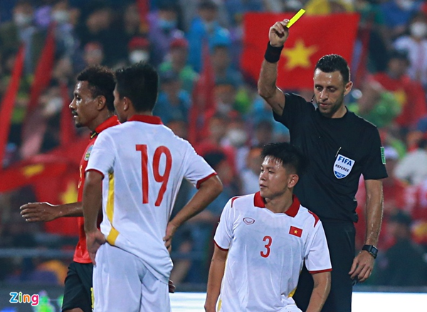 U23 Timor Leste được hưởng quả đá phạt trực tiếp từ cự ly khoảng 30 m. Người phạm lỗi là hậu vệ Nguyễn Tiến Long mang áo số 3. Đây là số ít cơ hội mà đội bóng chót bảng tạo ra trong trận đấu cuối cùng của bảng A môn bóng đá nam SEA Games 31.