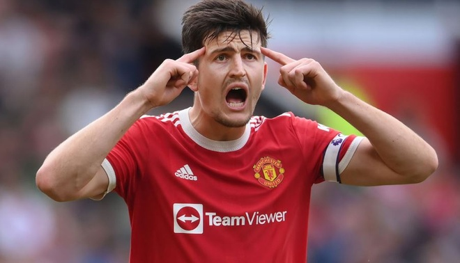 Harry Maguire (Leicester sang Man United- 87 triệu euro): Trái ngược với kỳ vọng lớn lao, Harry Maguire thường xuyên mắc sai lầm và chỉ còn là cái bóng của chính mình trong màu áo “Quỷ đỏ”. Trung vệ 29 tuổi là một trong những nguyên nhân khiến Man Utd nhận 57 bàn thua mùa giải trước - con số cao kỷ lục trong lịch sử dự Premier League.