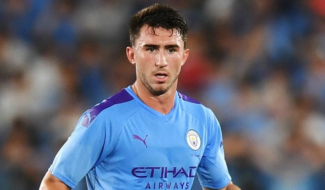 Aymeric Laporte (Bilbao sang Man City - 65 triệu euro): Trung vệ 28 tuổi gia nhập “The Citizens” từ Athletic Bilbao vào đầu năm 2017. Từ đó tới nay, Laporte luôn là sự lựa chọn hàng đầu của HLV Pep Guardiola. Hè năm ngoái, Laporte quyết định chuyển sang khoác áo tuyển Tây Ban Nha sau nhiều lần lỡ hẹn với tuyển Pháp.