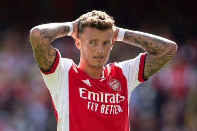 Ben White (Brighton sang Arsenal - 58,5 triệu euro): Hè 2021, Arsenal biến tuyển thủ người Anh trở thành trung vệ đắt giá nhất từng cập bến Emirates. Trung vệ sinh năm 1997 gặp khó khăn trong giai đoạn đầu, nhưng dần thích nghi và trở thành trụ cột của “Pháo thủ”. White giúp “Pháo thủ” giữ sạch lưới 12 trận mùa giải trước.