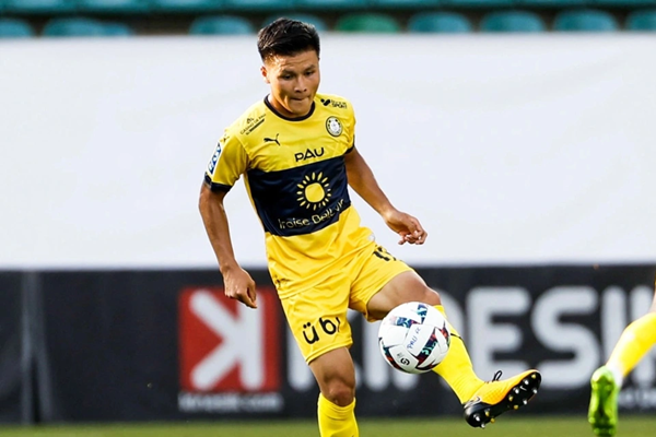 Đó là bàn thắng đầu tiên của Quang Hải ở một trận đấu chính thức cho Pau. Trước đó, anh từng lập công cho đội bóng này trong cuộc đối đầu Landes hồi tháng 7, thời điểm Pau tập huấn để chuẩn bị cho mùa giải mới. Ảnh: Pau FC.
