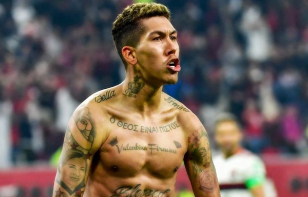 Firmino đã có 8 năm khoác áo "Selecao" với 55 lần ra sân, 17 bàn thắng và 7 kiến tạo.