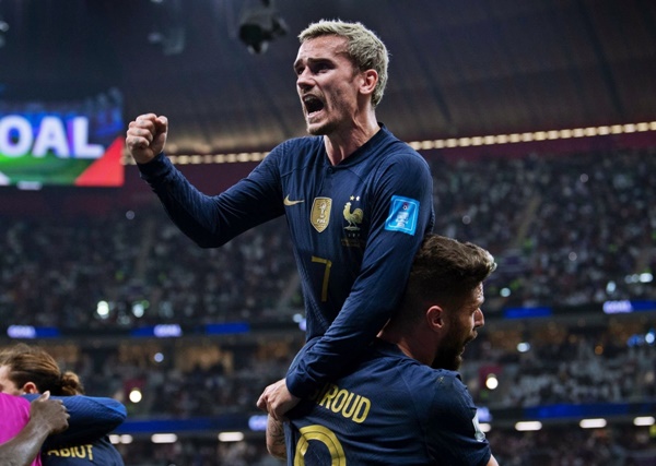 Khác với Messi hay Mbappe, giá trị của Antoine Griezmann không nằm ở bàn thắng. Tiền đạo 31 tuổi chưa ghi được bàn nào ở World Cup 2022 nhưng góp phần không thể thiếu giúp Pháp tiến vào bán kết. Mbappe có thể là ngôi sao của "Les Bleus" nhưng Griezmann mới là người hùng thầm lặng giúp hàng công của đội bóng này hoạt động hiệu quả.