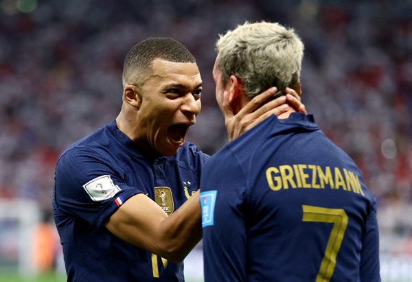 Mbappe đóng góp 38% trong tổng số bàn thắng của Pháp ở World Cup 2022 (13 bàn). Nhưng anh tịt ngòi ở 2 trận tứ kết và bán kết World Cup trước Anh và Morocco. Lần gần nhất tiền đạo sinh năm 1998 ghi bàn là ở trận gặp Ba Lan tại vòng 16 đội. Ở trận đấu đó, Mbappe có một cú đúp.