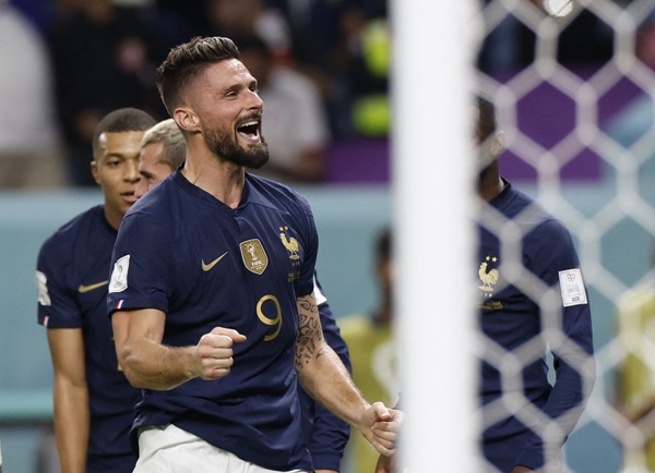 Olivier Giroud (Pháp - 4 bàn): Đối tác của Mbappe trên hàng công "Les Bleus" có 4 pha lập công sau khi vòng bán kết khép lại. Giroud trở thành người hùng của Pháp khi ghi bàn quyết định giúp "Les Bleus" thắng Anh ở tứ kết.
