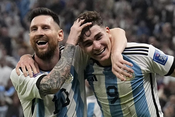 Alvarez đóng góp 33% trong tổng số bàn thắng của Argentina tại World Cup 2022. Tương tự Giroud, chân sút của Man City cần ghi ít nhất 2 bàn để nuôi hy vọng giành danh hiệu Chiếc giày vàng ở giải đấu này.