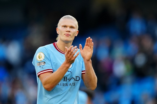 Erling Haaland là ngôi sao mới trên hàng công Manchester City. Cựu tiền đạo Dortmund không có cơ hội thi đấu tại World Cup. Tuy nhiên, màn trình diễn của anh được cho là vượt quá mong đợi kể từ khi chuyển đến Anh. Haaland ghi 24 bàn chỉ sau 19 lần ra sân từ đầu mùa.