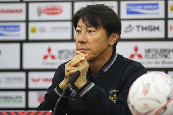 HLV Shin Tae-yong tự tin về cơ hội chiến thắng của Indonesia sau khi đã có lợi thế hòa 0-0 ở lượt đi. Ảnh: Quyết Thắng.