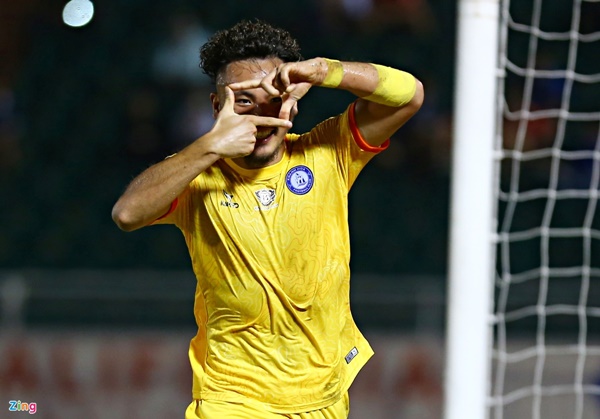 Anh ăn mừng theo phong cách của tiền đạo Hàn Quốc Son Heung-min. Đây là pha lập công đáng nhớ của Ryan Ha khi anh chuyển từ giải National 3 (Hạng 5 Pháp) về Việt Nam.