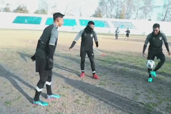 Truyền thông Indonesia lo ngại về sân tập của đội U20 nước này tại Uzbekistan.