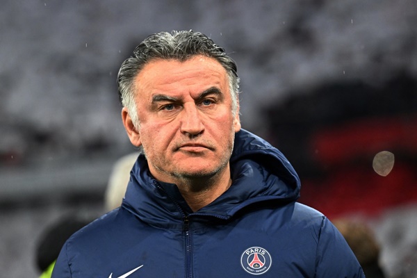 Cuối cùng, HLV Christophe Galtier khó giữ được ghế sau thất bại ở Champions League. Chiến lược gia 56 tuổi bộc lộ sự thiếu kinh nghiệm khi dẫn dắt các đội bóng lớn. Trước khi đến PSG, vị HLV này chưa bao giờ dẫn dắt CLB nào ở tầm vóc tương tự đội bóng thủ đô Paris trong sự nghiệp.