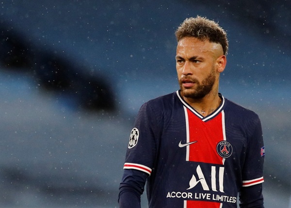 AS tiết lộ giới chủ PSG chán nản với việc Neymar thường xuyên dính chấn thương. Chủ tịch Nasser Al-Khelaifi đang lên kế hoạch thanh lý chân sút người Brazil ở kỳ chuyển nhượng hè 2023. PSG mang Neymar về với tham vọng vô địch Champions League. Hiện tại, điều đó dần trở nên xa vời.