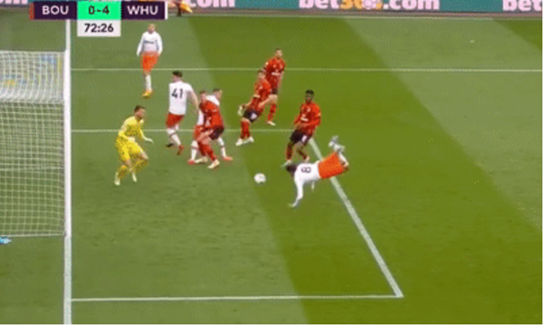 Ảnh bài viết Tiền vệ Premier League tái hiện siêu phẩm bọ cạp của Giroud