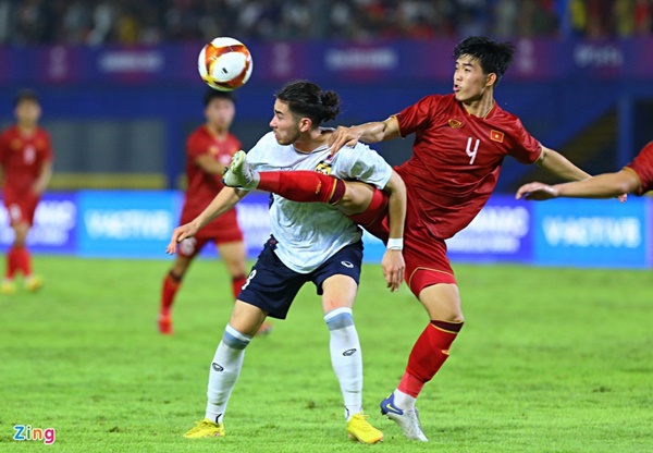 U22 Lào suýt nữa đã tạo nên bất ngờ lớn nhất ở môn bóng đá nam SEA Games 32. Họ còn thiếu một chút may mắn để có thể ghi bàn. Tuy nhiên, lối chơi của Lào khiến nhiều người ngạc nhiên dù họ thất bại trước Việt Nam.