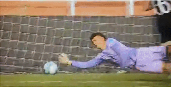 Ảnh bài viết Thủ môn mắc sai lầm ngớ ngẩn khiến đội nhà bị loại ở U20 World Cup